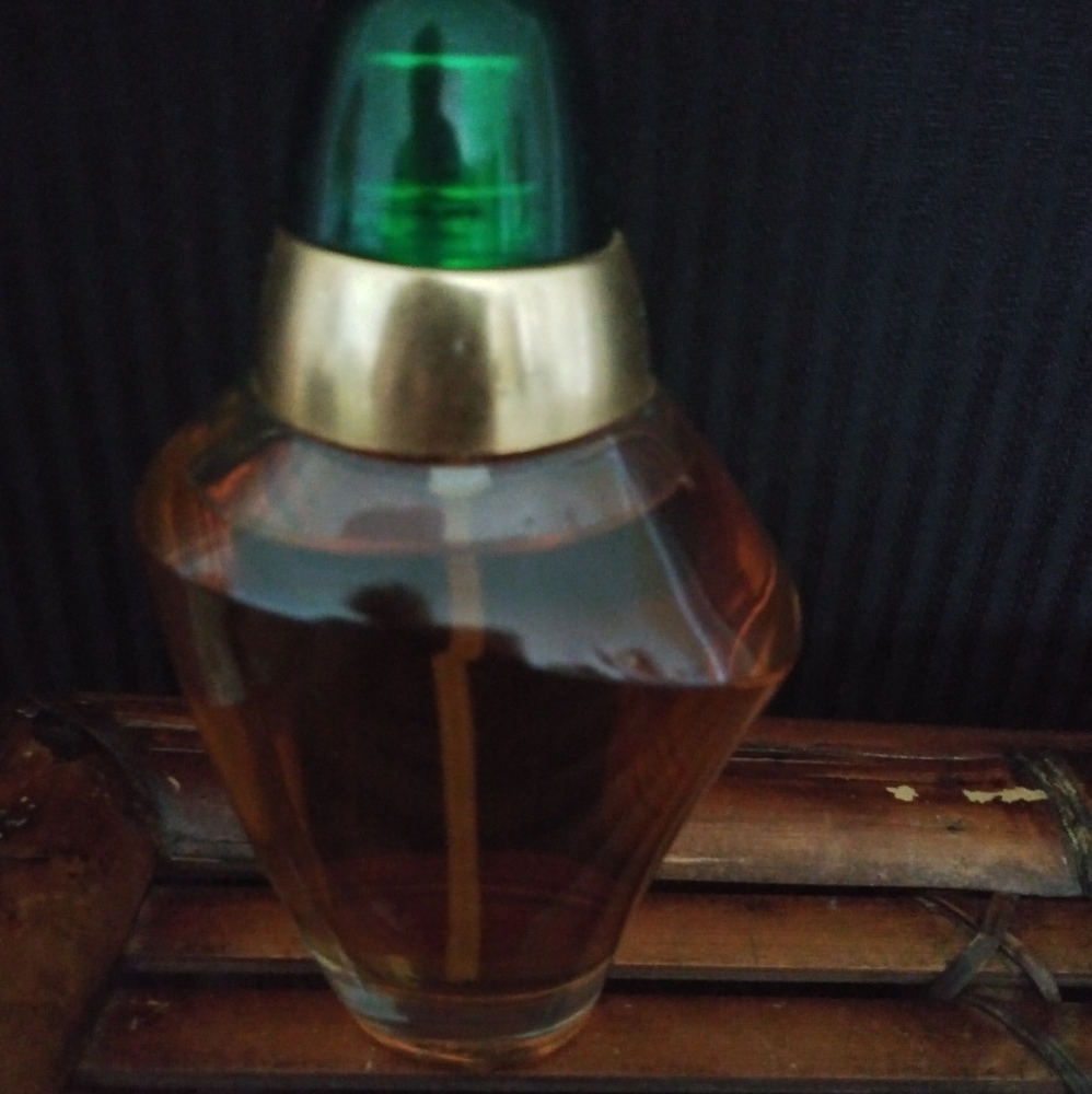 Oscar De Larenta Toilette. Vintage
